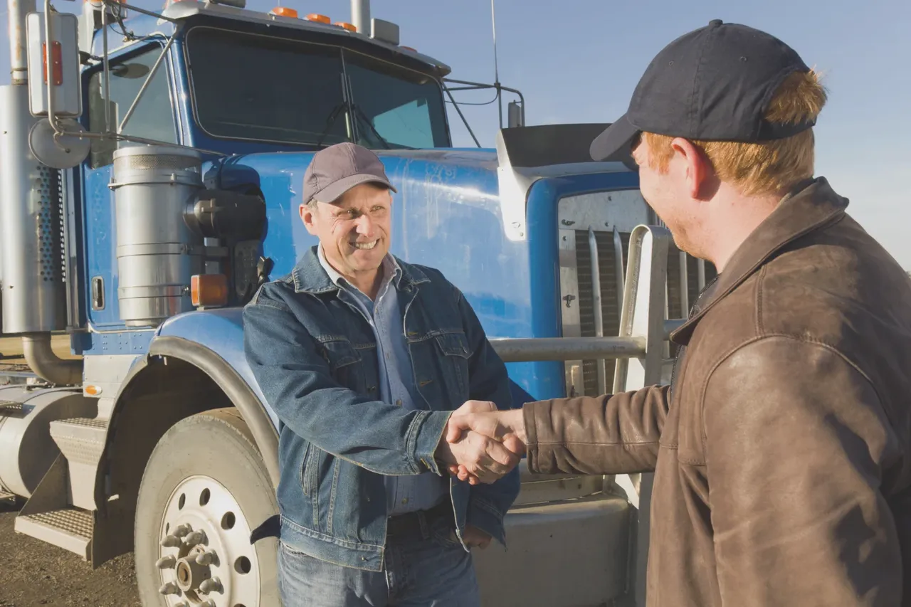 How Much Do Owner-Operators Make in Trucking Industry? Pay by Job Type, Region & More